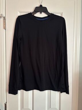 Women’s Black Long-Sleeve Crewneck Shirt